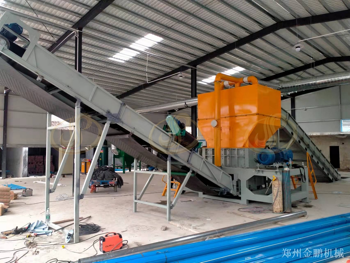 郑州金鹏垃圾中转站撕碎机解决大体积垃圾减容难题
