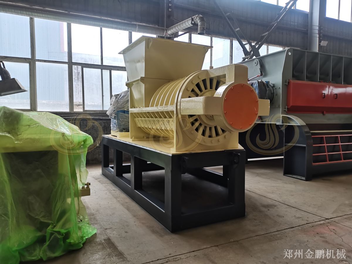 郑州金鹏碎布粉碎机：服装厂裁剪碎布的撕碎减容作业说明